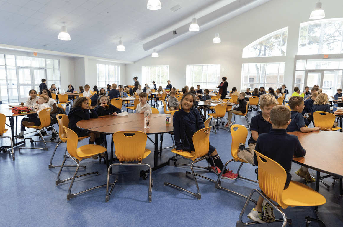 HRA cafeteria full of students