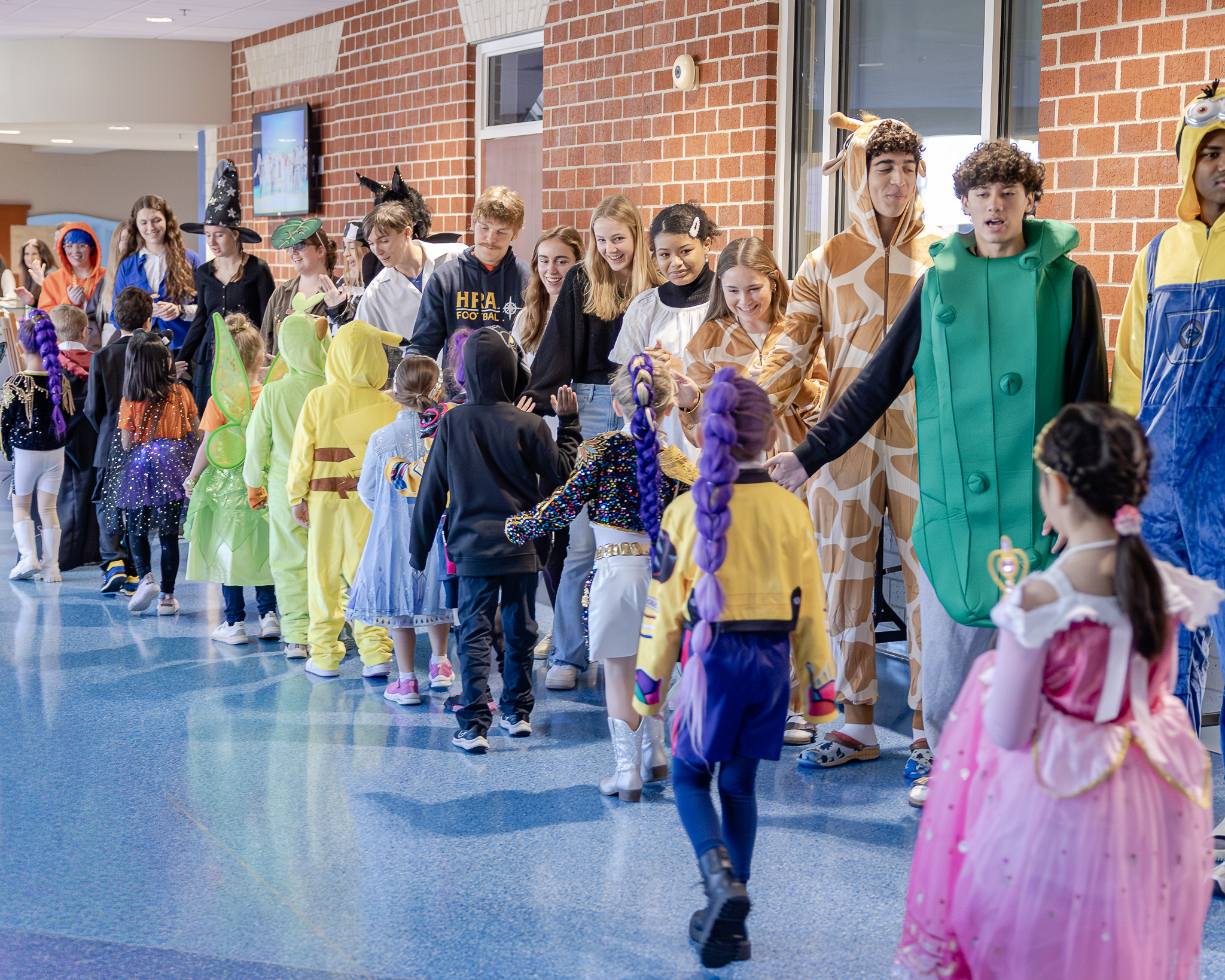 HRA Upper Schoolers cheer on the 2025 Lower School Halloween Parade