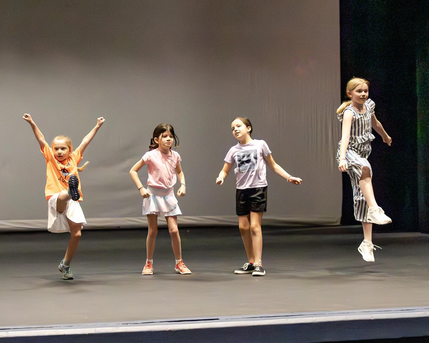 HRA campers in a dance class