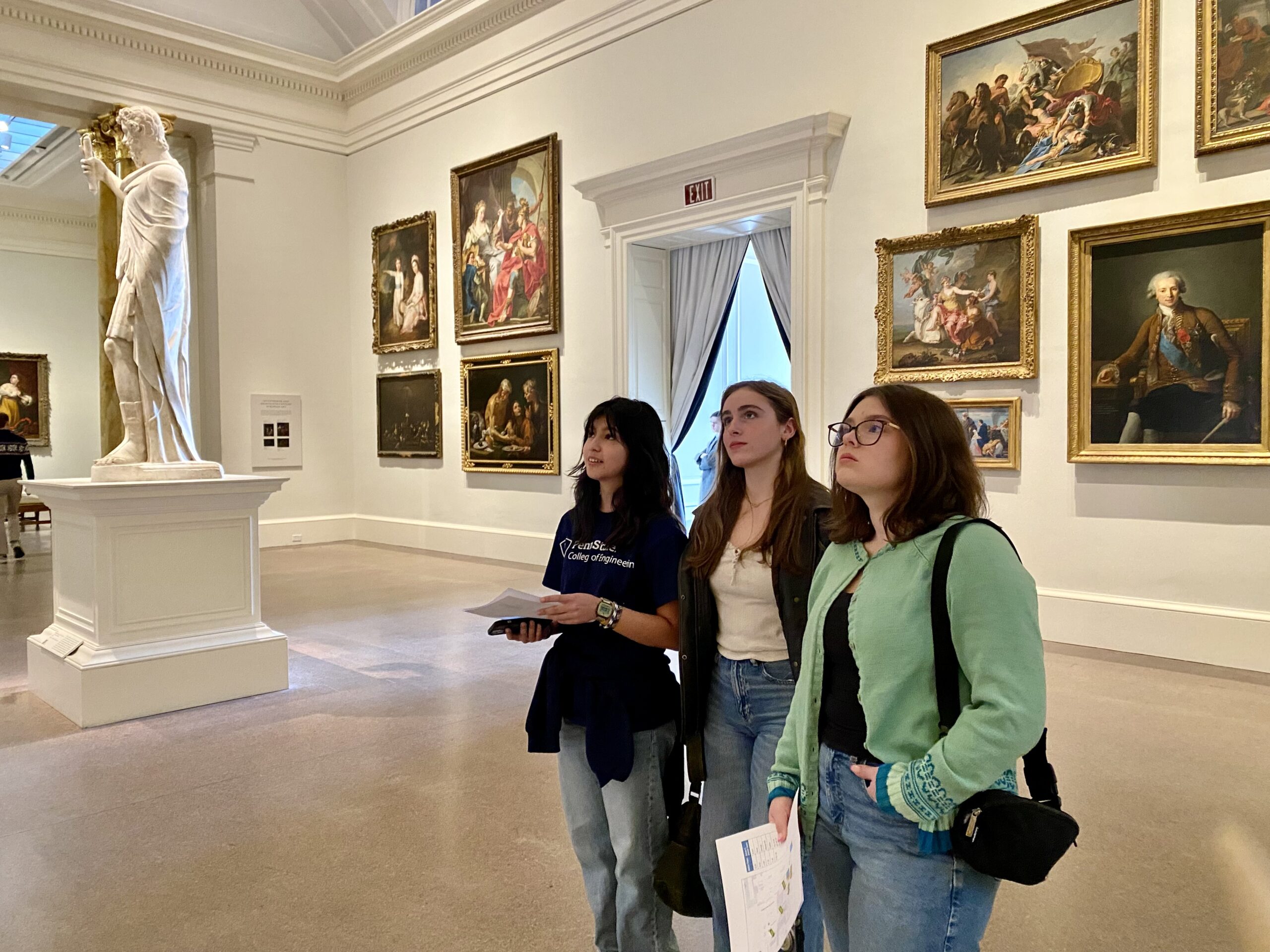 HRA seniors Nancy Arena '26, Carys Casper '26, and Khloe Jobson '26 at the Virginia Museum of Fine Arts (VMFA)