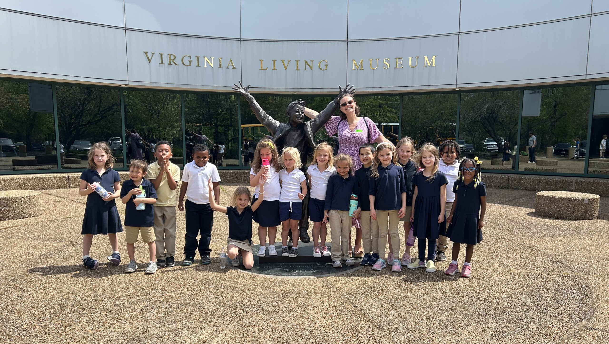 HRA Kindergarten teacher Caroline Thatcher '16 with students at the Virginia Living Museum
