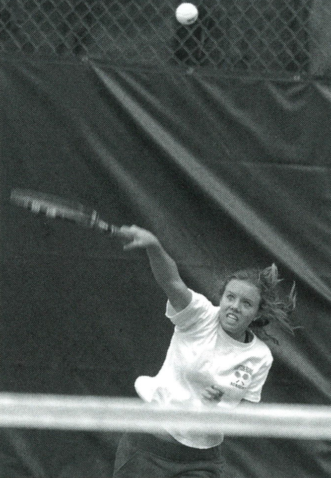 HRA alumna and tennis player Taylor Wingo '12 swinging her racquet on the tennis court